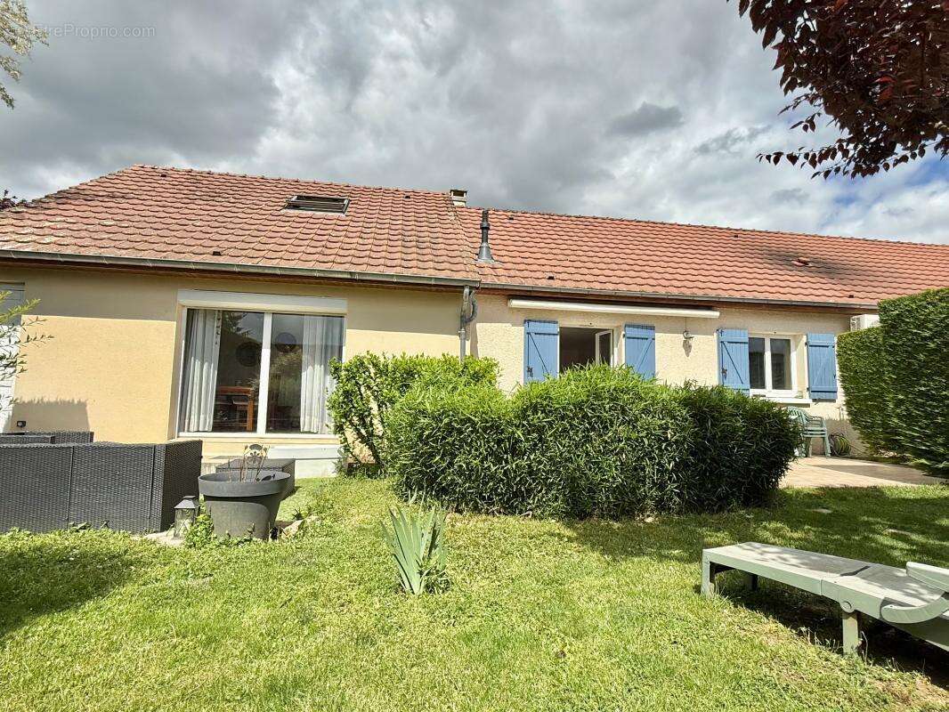 Maison à OUGES