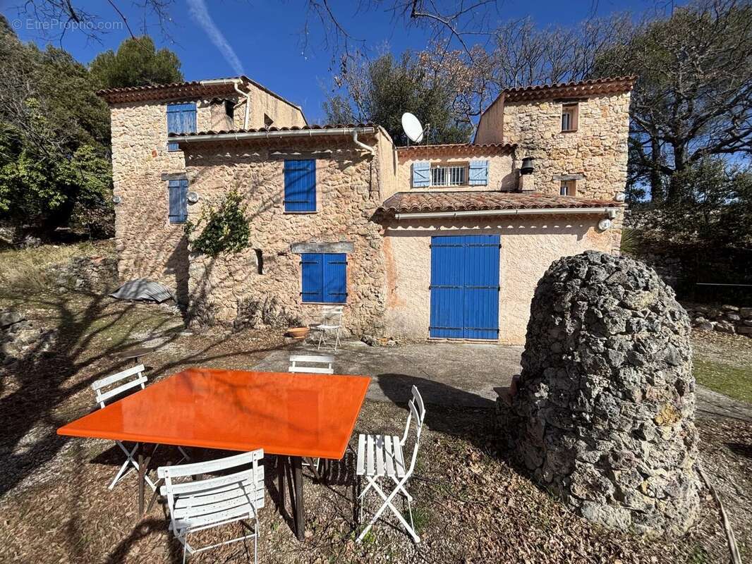 Maison à CHATEAUDOUBLE