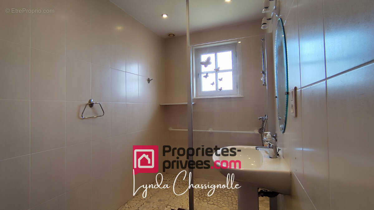 Maison à Mably - 5 chambres - 127m² - photo 10