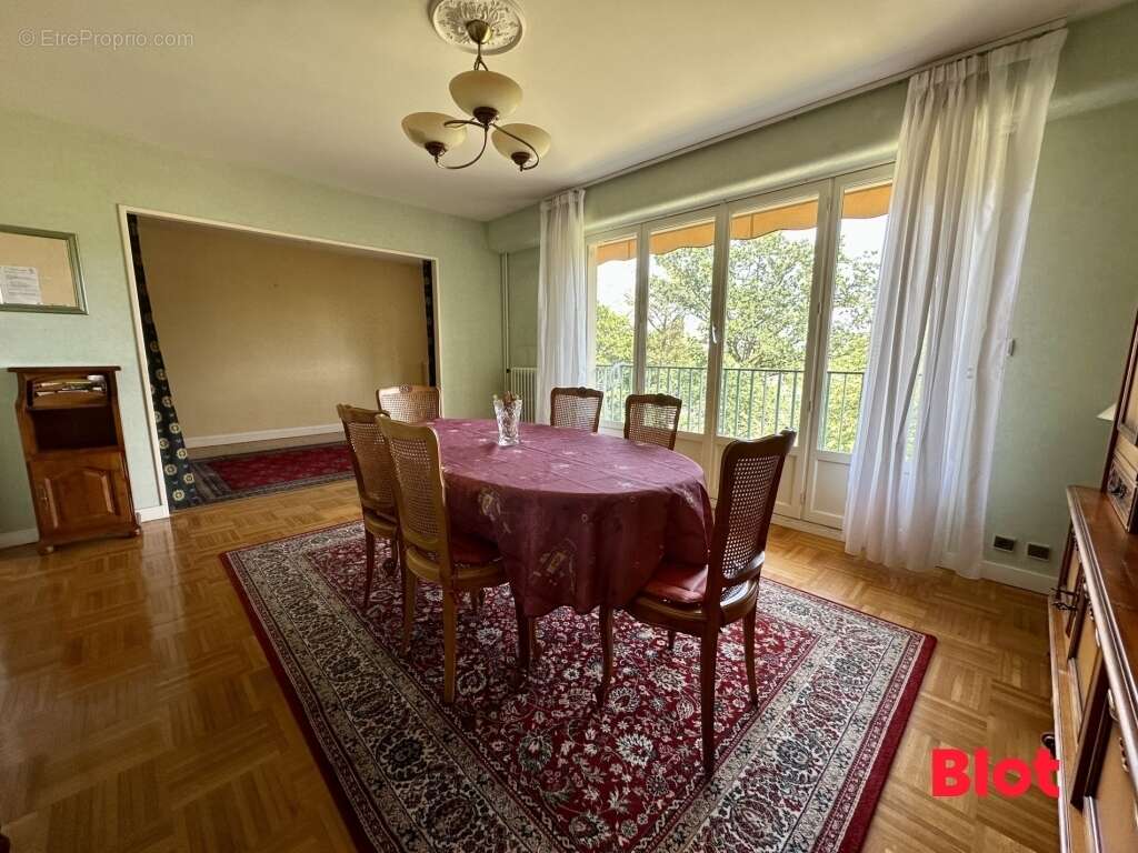 Appartement à MONTFORT-SUR-MEU