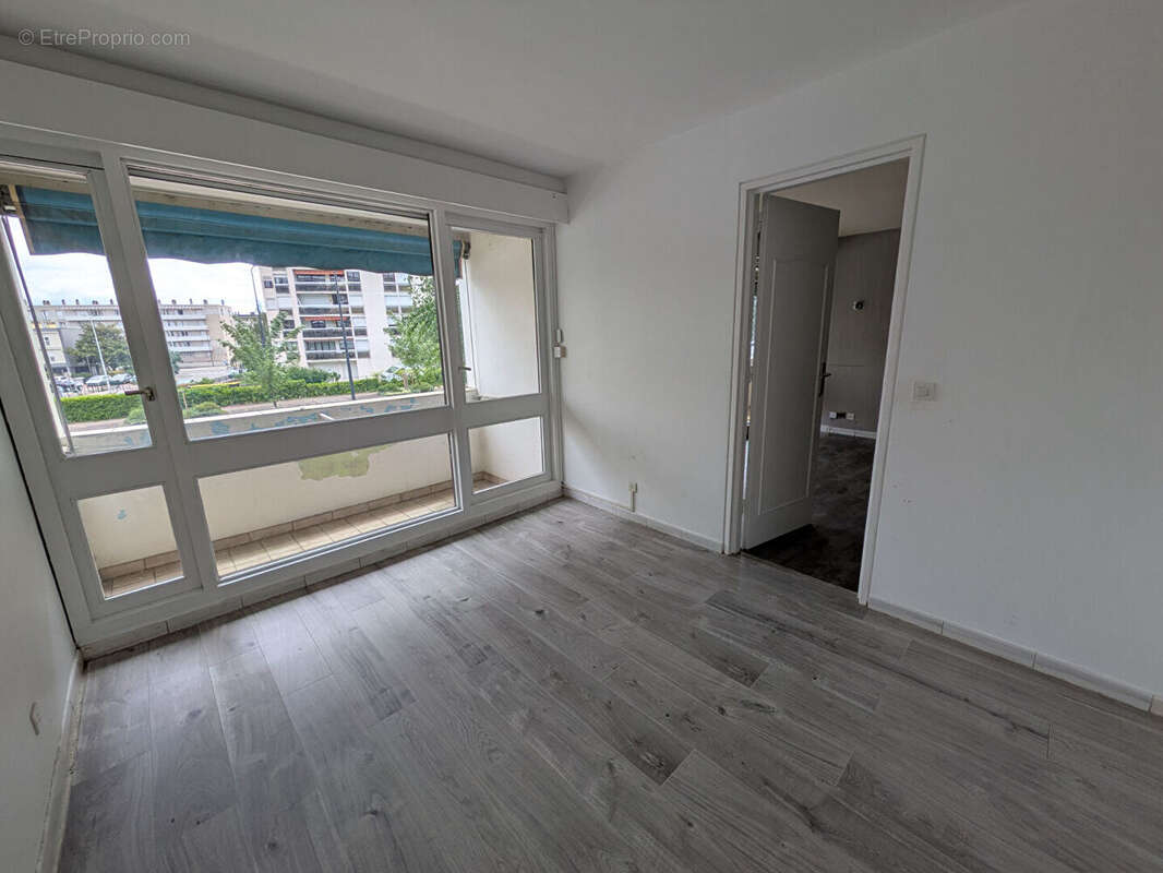 Appartement Roanne 4 pièce(s) 83.67 m2 Résidence Le Provence - photo 6