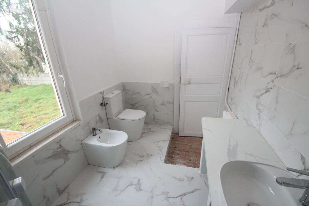 Maison à LUCENAY-LES-AIX