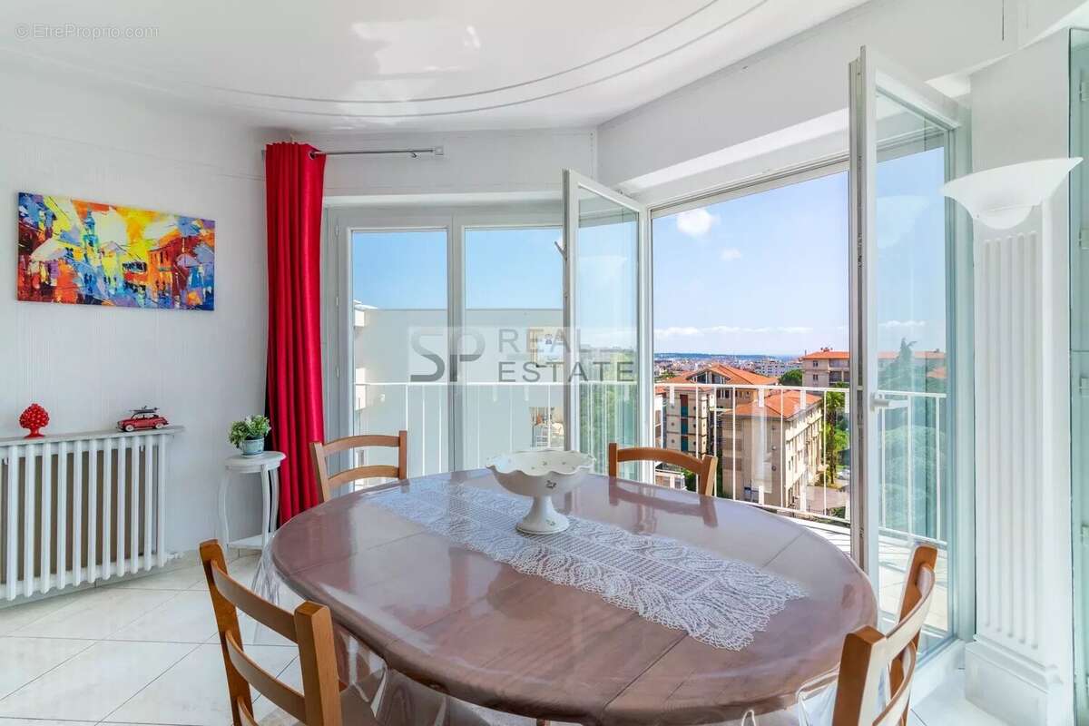 Appartement à LE CANNET