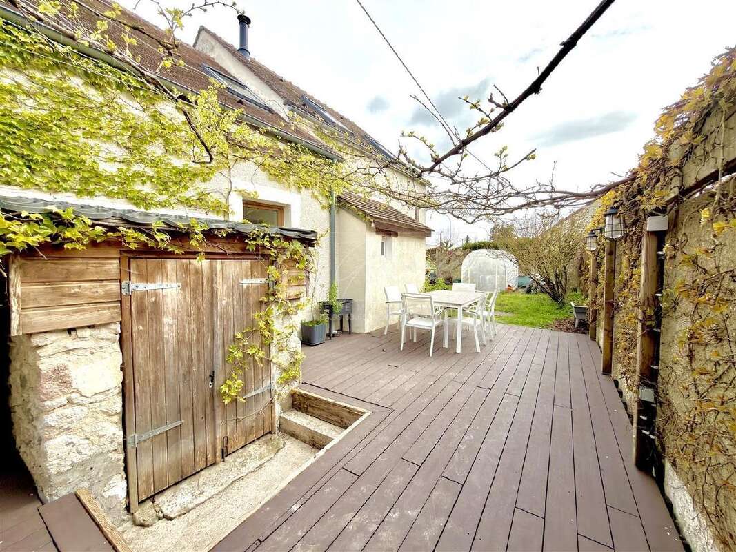 Maison à LA CHAPELLE-LA-REINE