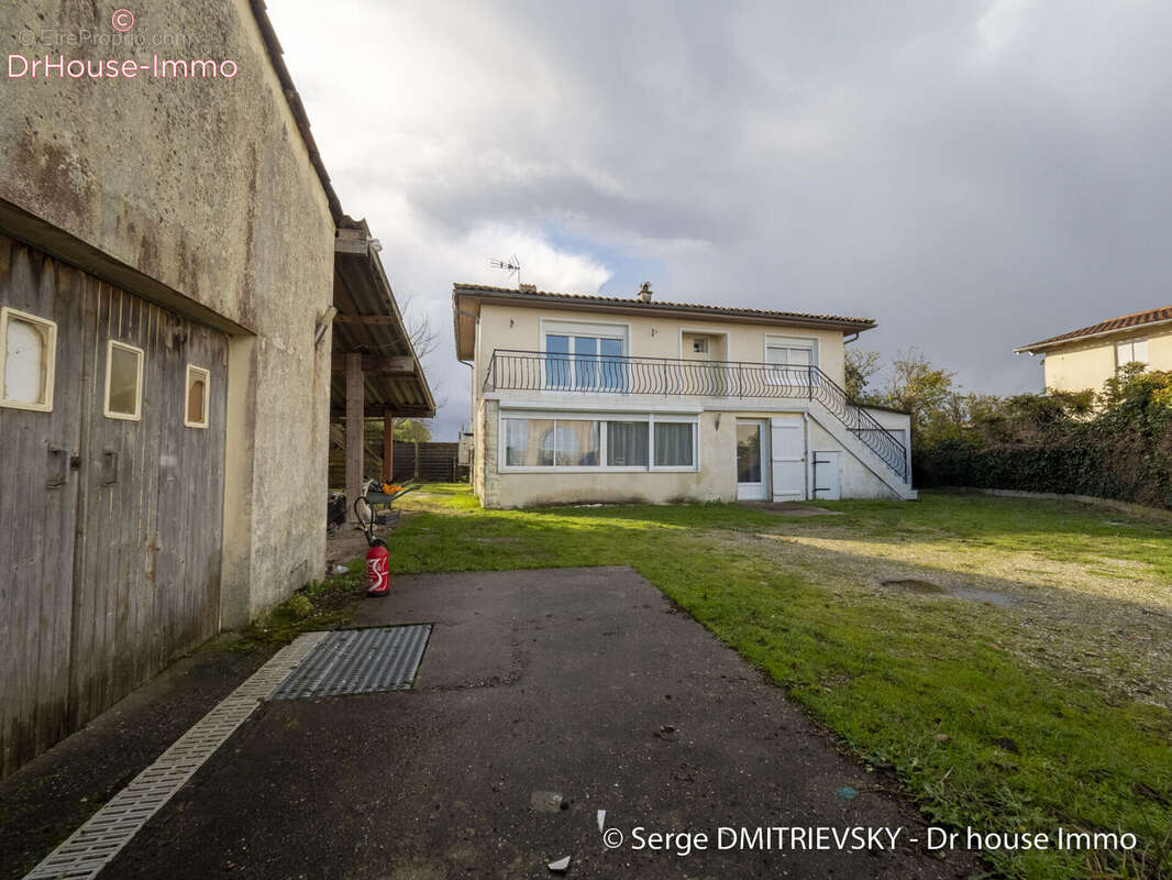 Maison à SAINT-JULIEN-BEYCHEVELLE