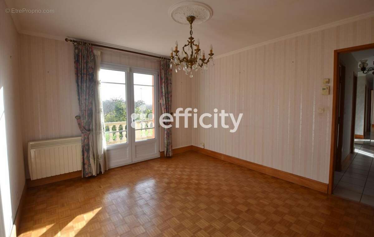 Maison à LOGONNA-DAOULAS