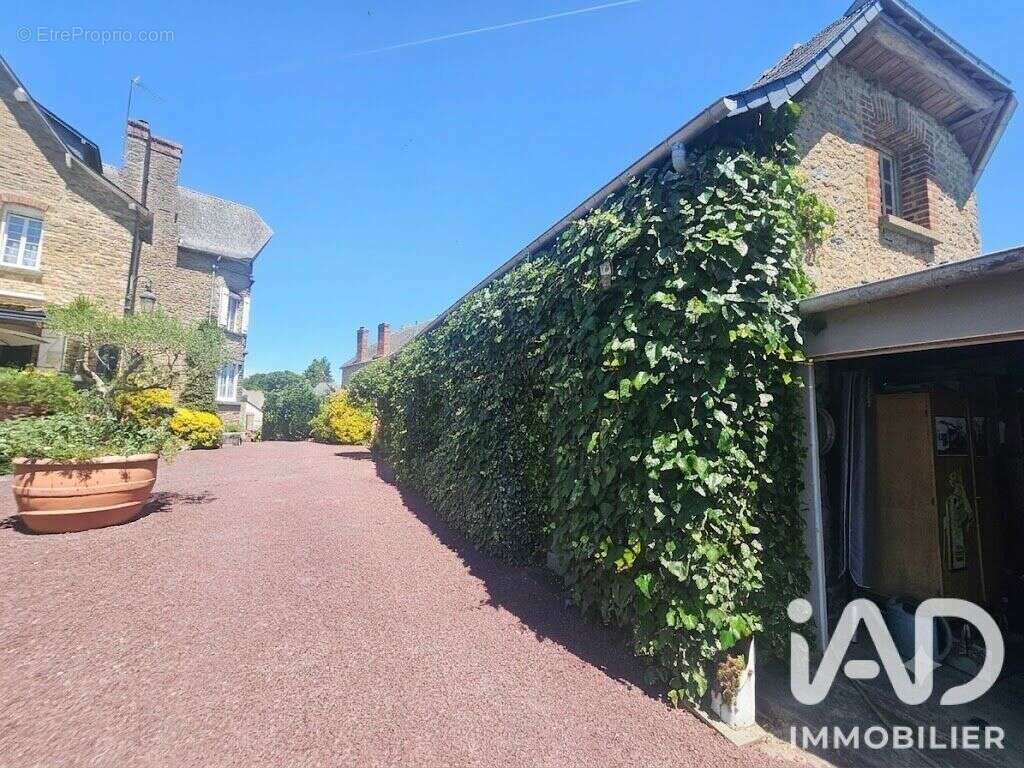 Maison 268 m² à Merdrignac  - photo 4
