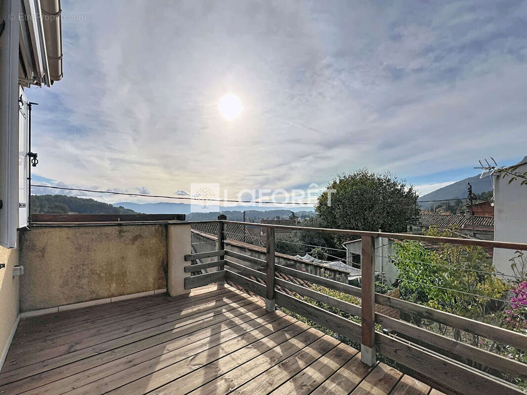 Appartement à ROQUEVAIRE