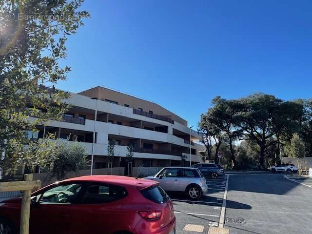 Commerce à CASTRIES