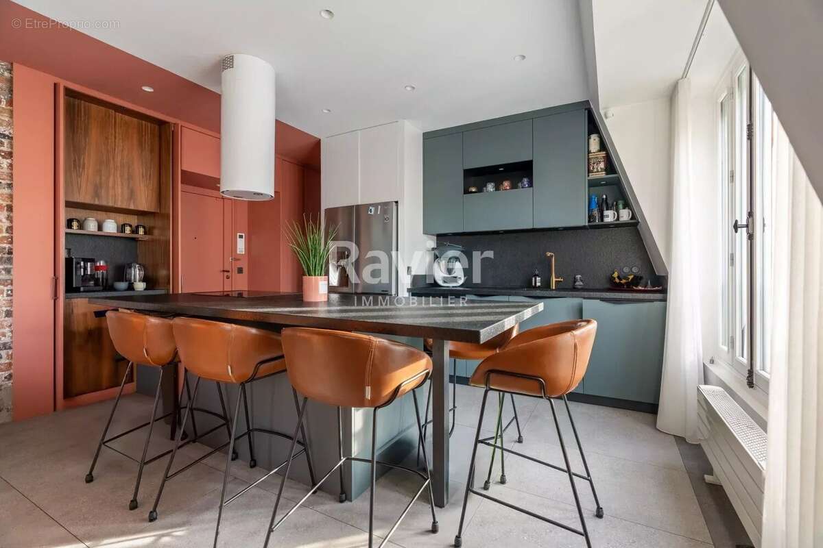 Appartement à PARIS-16E