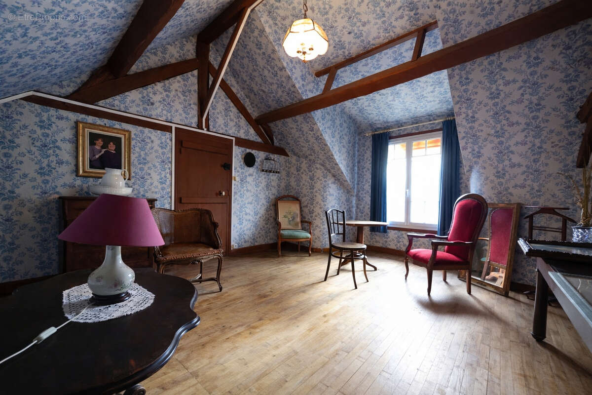 Maison à CHATEL-DE-NEUVRE