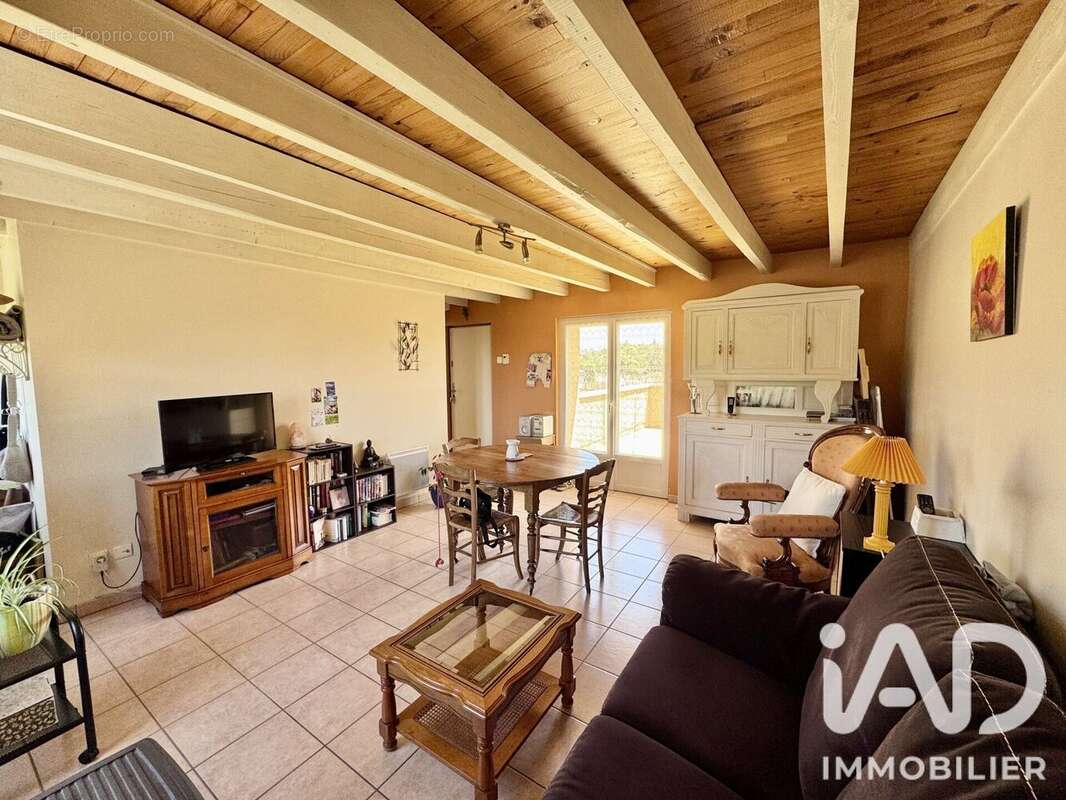 Maison 90 m² à Virigneux  - photo 4
