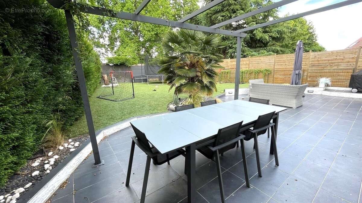 Maison à LA QUEUE-EN-BRIE