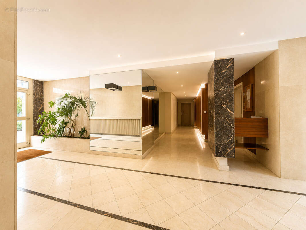 Appartement à COURBEVOIE