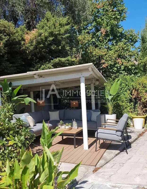 Nice nord 4 pieces + jardin + bureau - photo 3