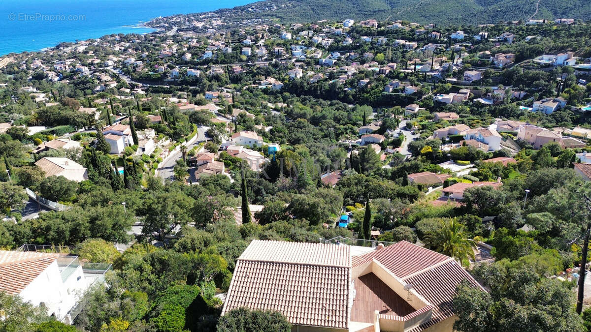 Maison à ROQUEBRUNE-SUR-ARGENS