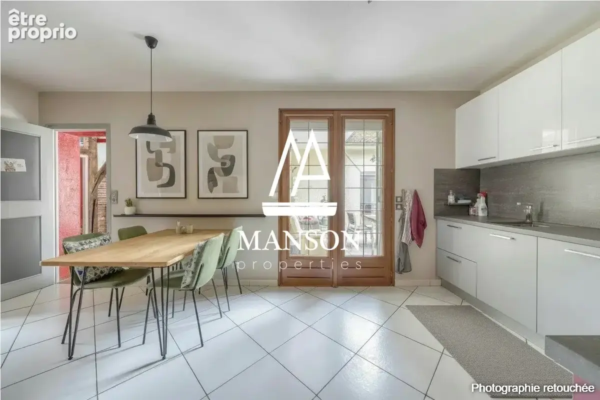 Maison 200 m² à Sainte-Eulalie  - photo 1