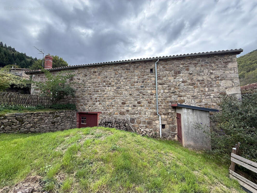 Maison à SAINT-JULIEN-VOCANCE