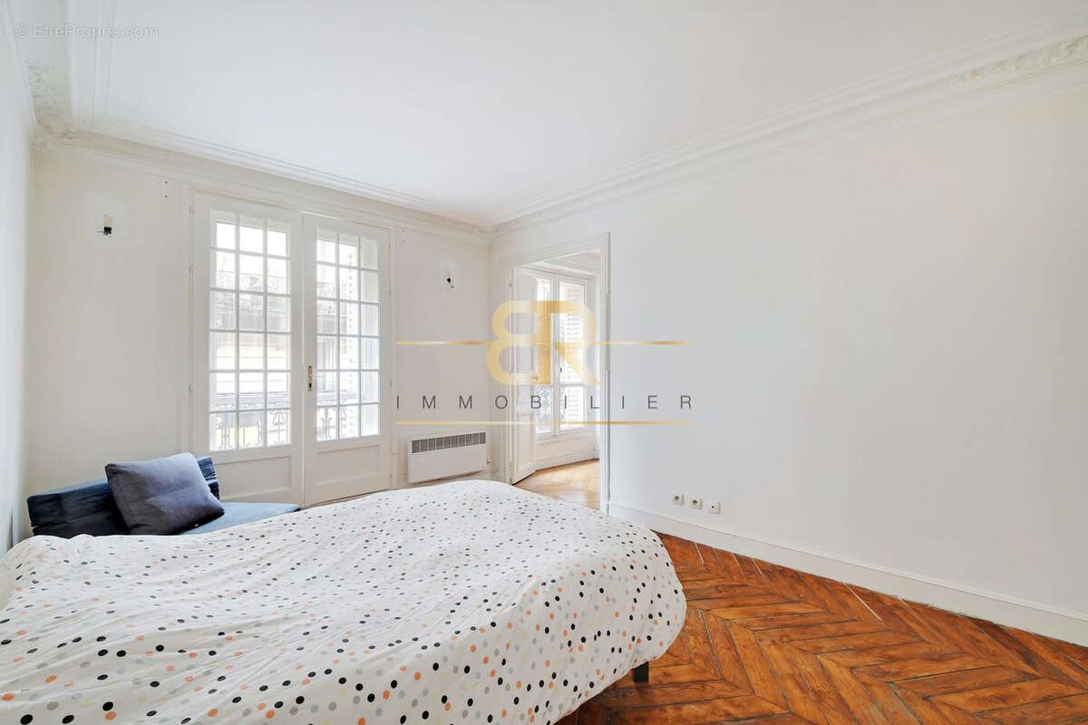 Appartement à PARIS-10E