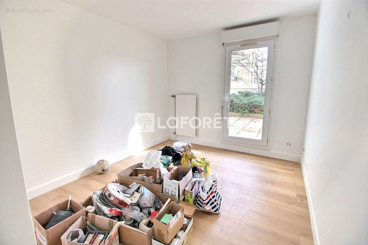 Appartement à VILLENEUVE-LA-GARENNE
