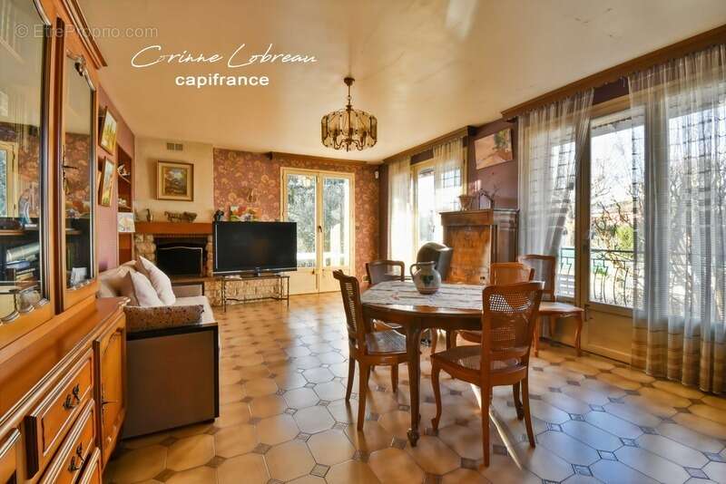 Maison à CRECHES-SUR-SAONE