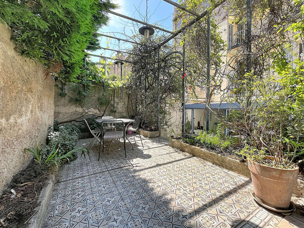 Appartement à MARSEILLE-4E