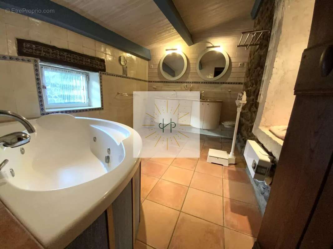 Maison à SAINT-VINCENT-DE-BARRES