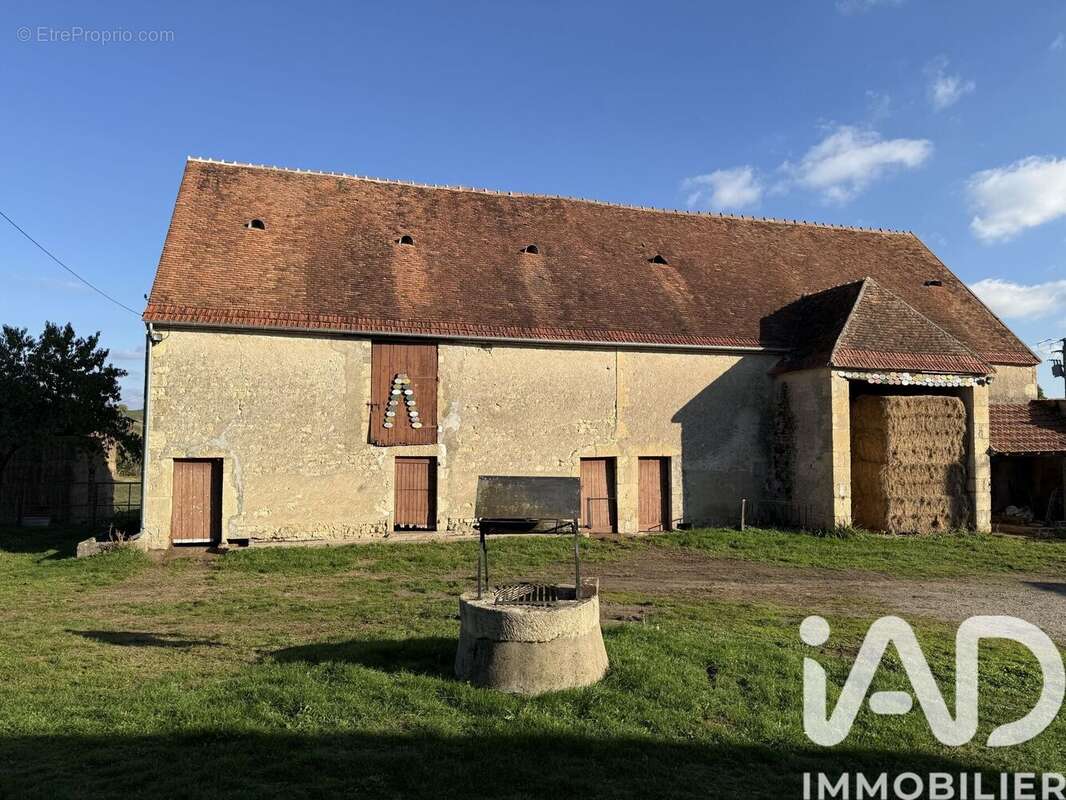Maison 86 m² à Saint-Georges-De-Poisieux  - photo 2