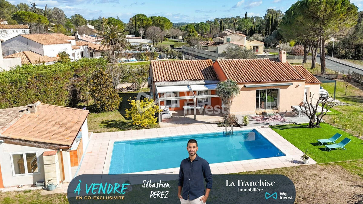 Maison à SAINT-CLEMENT-DE-RIVIERE