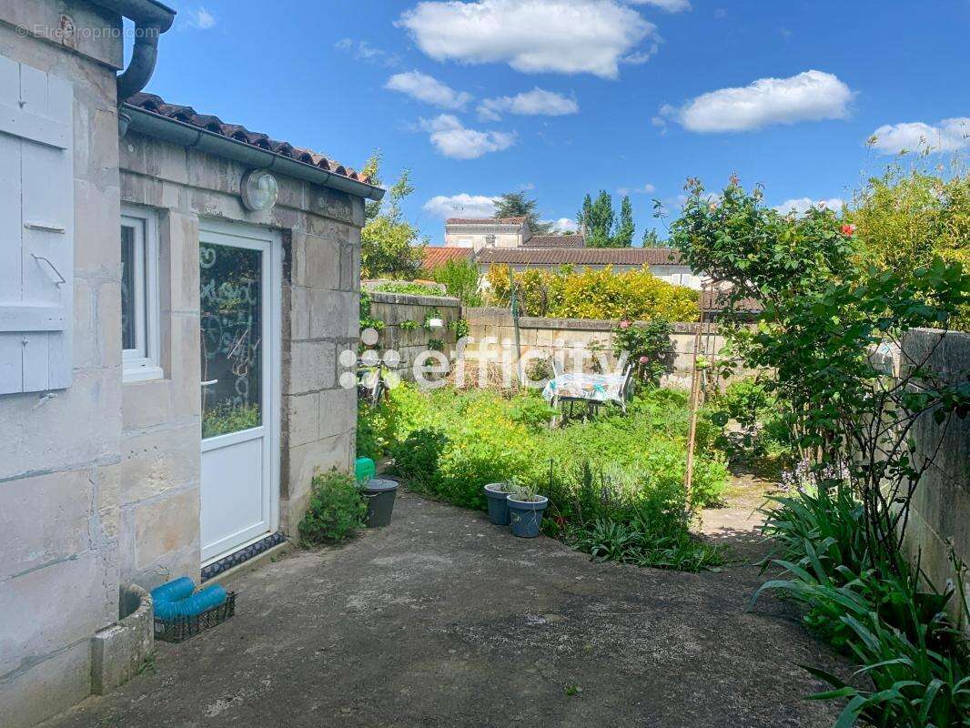 Appartement 175 m² à Saintes  - photo 3