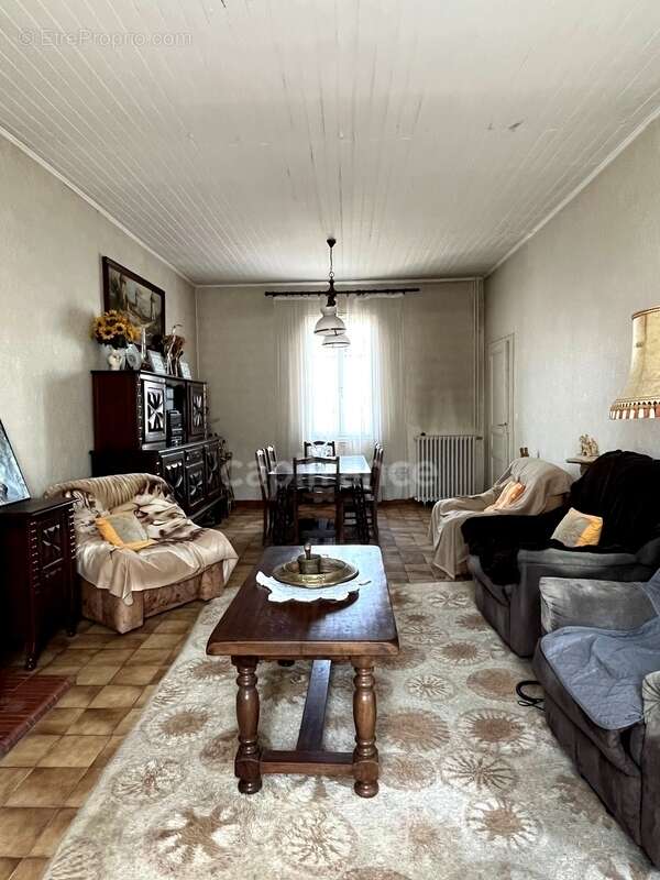 Maison de ville à rénover, plain-pied, 4 pièces avec studio attenant et dépendance, à 5 mn du centre de CONDOM (32) - photo 7