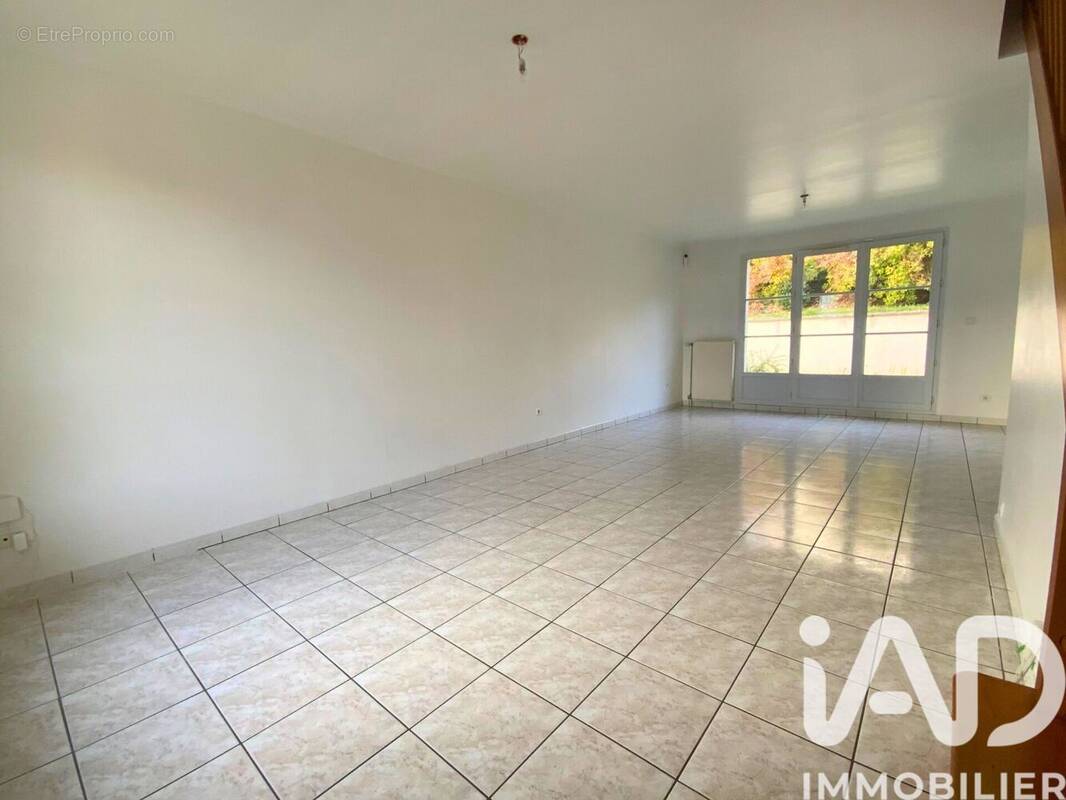 Photo 1 - Maison à LINAS