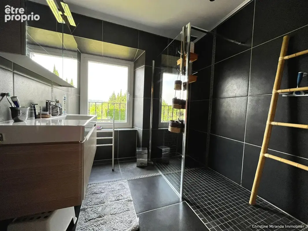 Ancienne ferme provençale de 170 m² avec piscine et dépendances sur 5 131 m² - photo 7