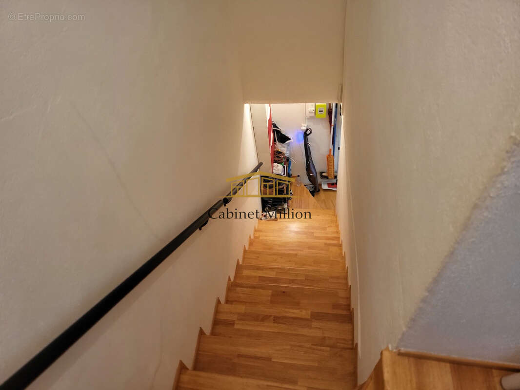 Maison à VIC-LA-GARDIOLE