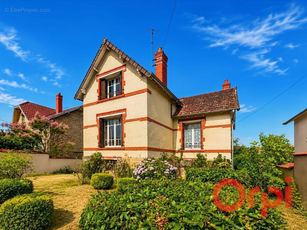 Maison à SAINT-AMAND-MONTROND