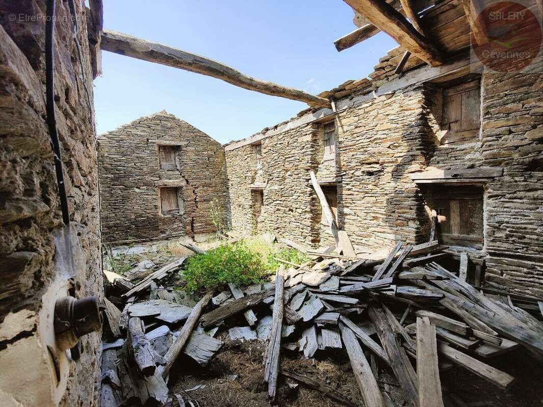 Maison à SAINT-MARTIN-DE-LANSUSCLE