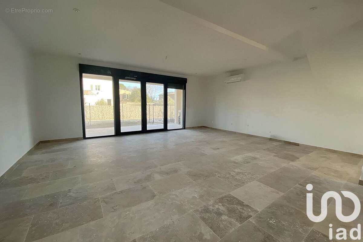 Photo 3 - Maison à SAINTE-CECILE-LES-VIGNES