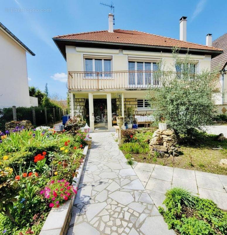 Maison à CHAMPIGNY-SUR-MARNE