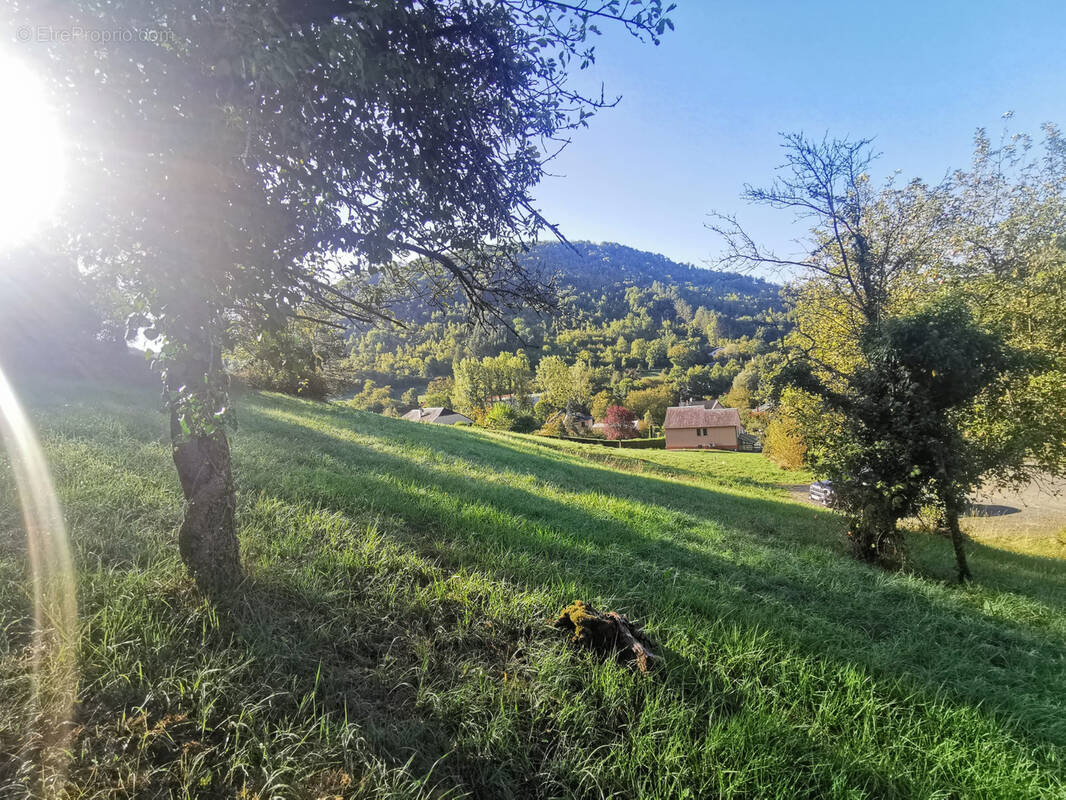 Terrain à MARCILLAC-VALLON
