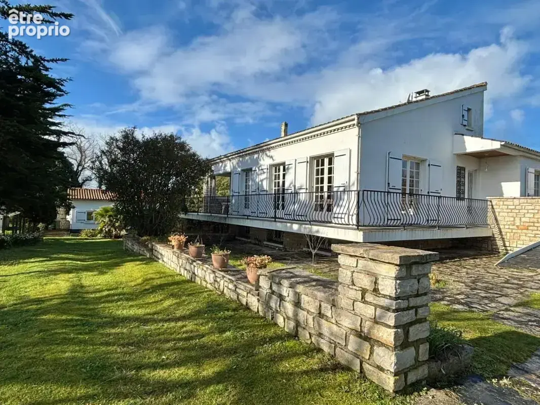 À vendre – Belle maison familiale avec vue mer, dépendance et jardin – La Brée-les-Bains, plage à pied - photo 3