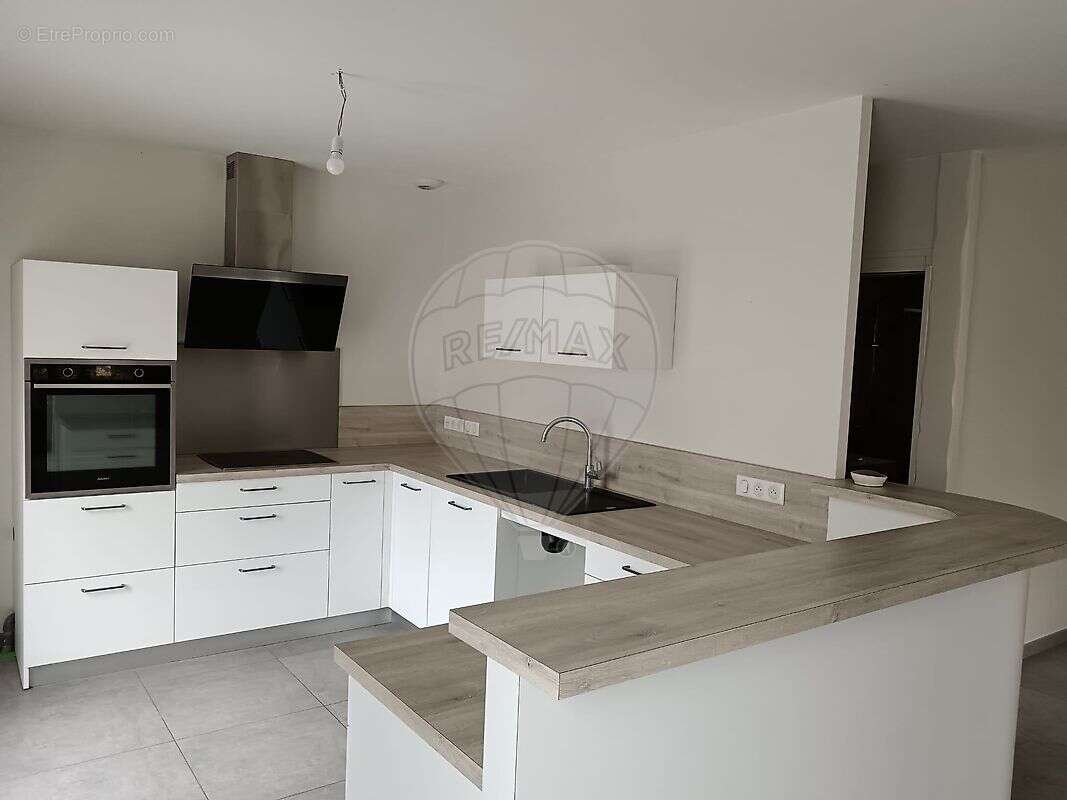 Maison à SAINT-ETIENNE-LA-VARENNE