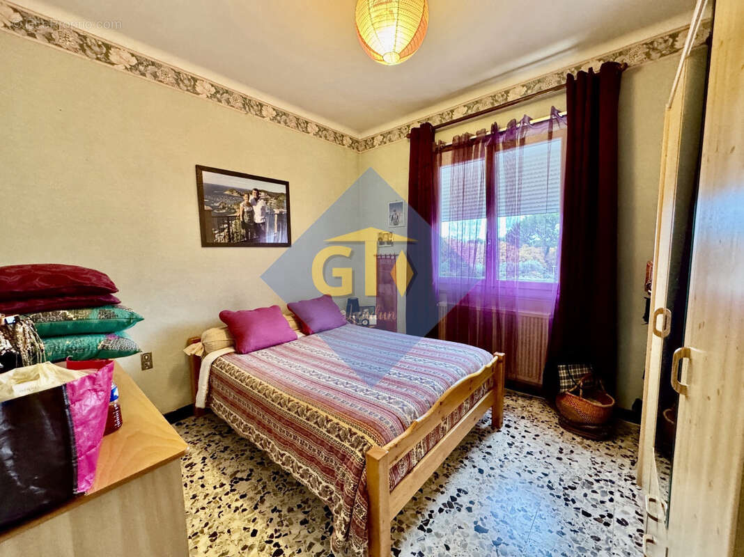 Maison à LAUDUN-L&#039;ARDOISE