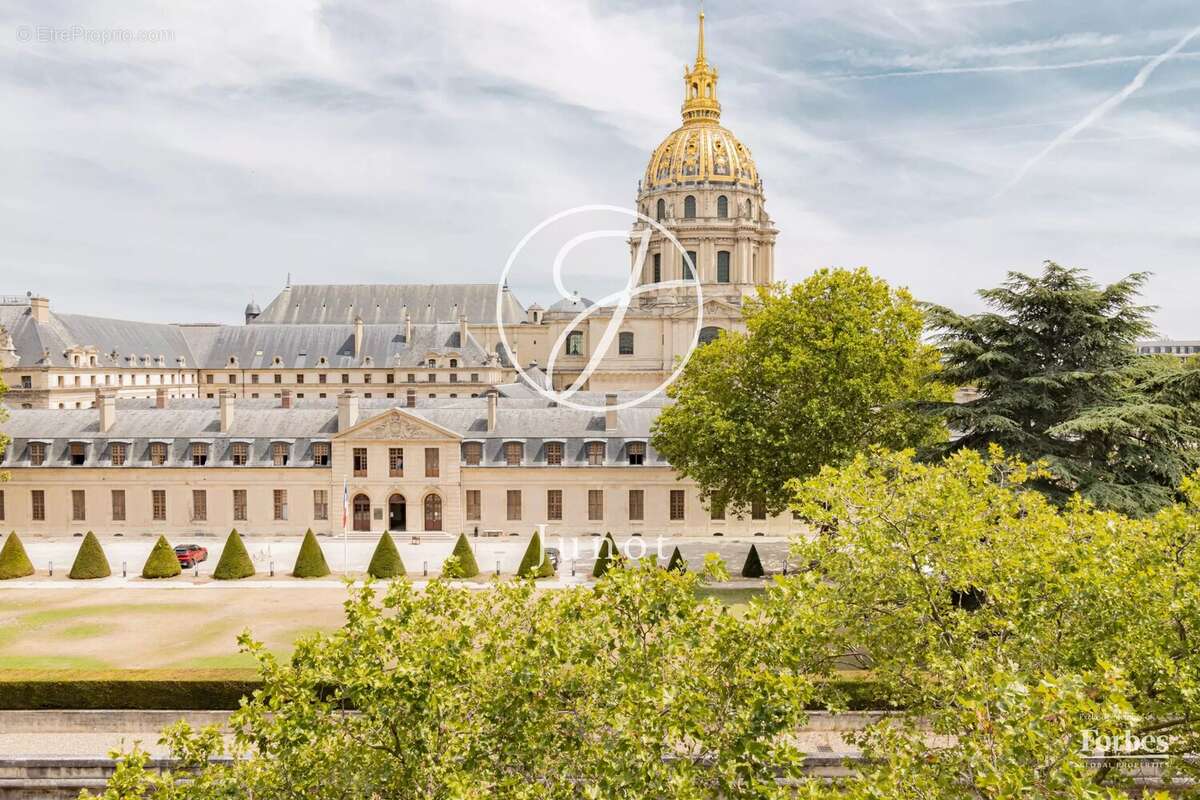 Paris 7e - HÔTEL DES INVALIDES - Appartement - 64,90m² Carrez - 65,76m² au sol - 1 chambre - Balcon - Vue dégagée sur le dôme de - photo 5