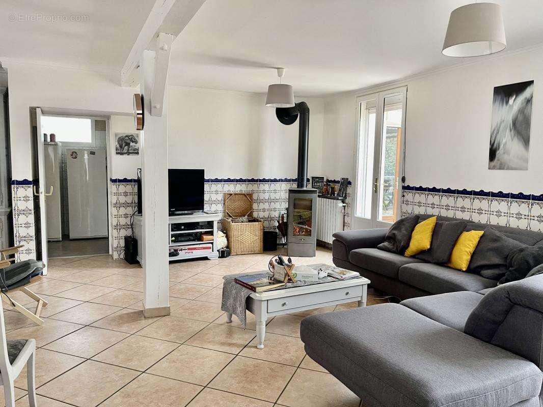 Maison 311 m² à Varennes-Jarcy  - photo 4