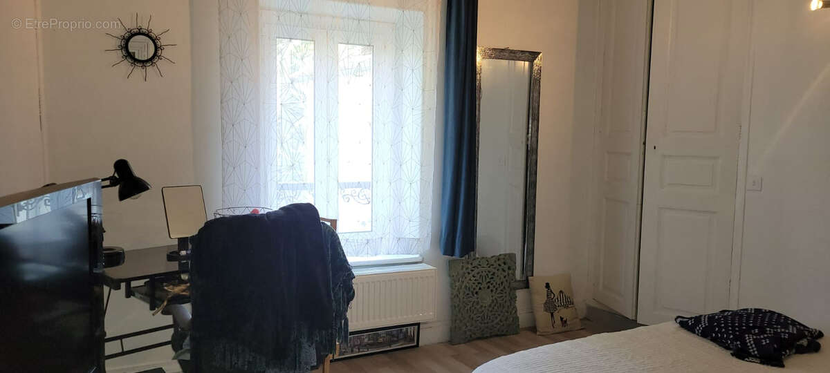 Maison à SAINT-CYR-SUR-MORIN