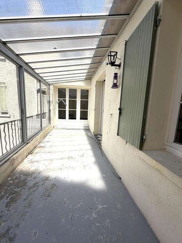 Maison 108 m² à Senas  - photo 6