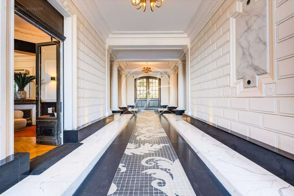 Appartement à PARIS-16E