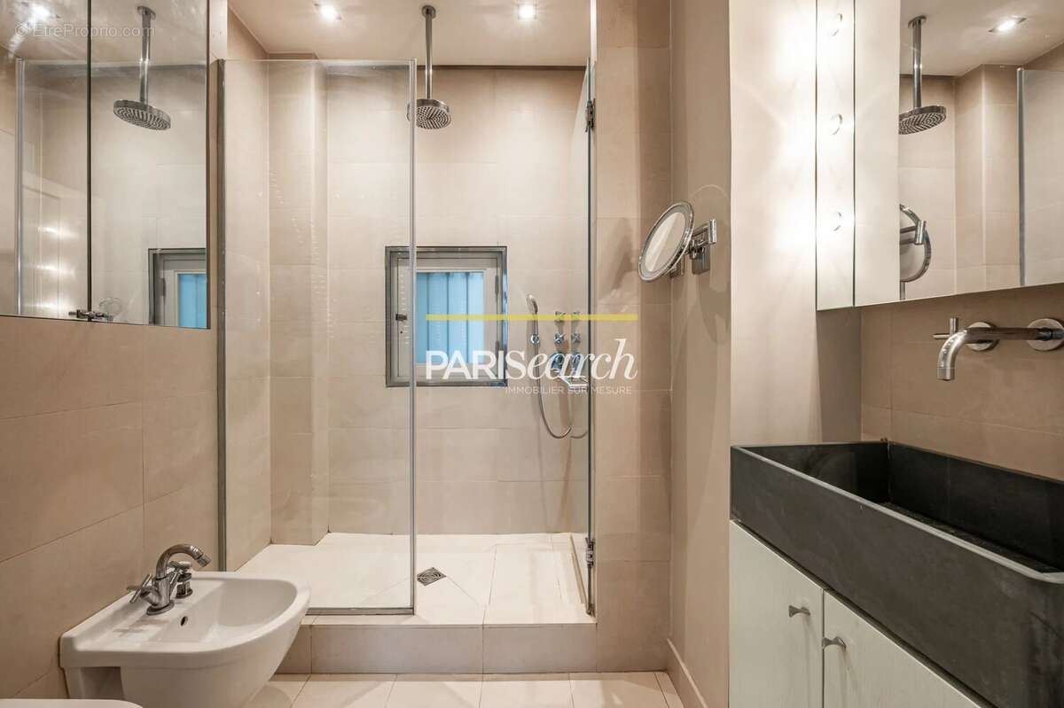 Appartement à PARIS-8E
