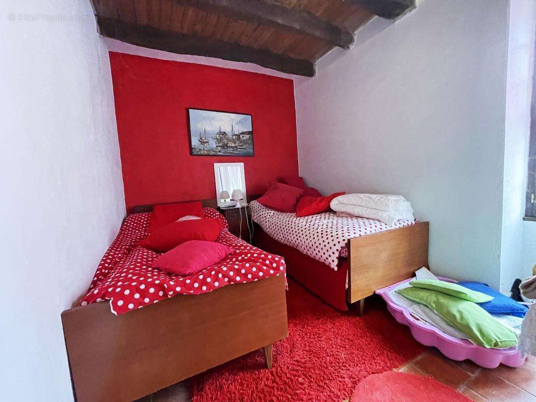 Maison à LACROPTE
