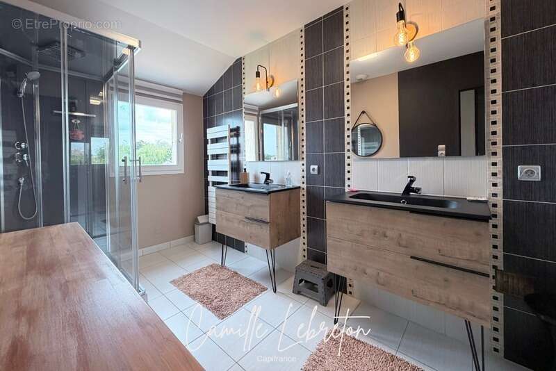 Maison à LA CHAPELLE-BASSE-MER